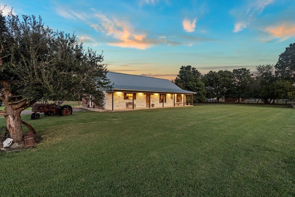 5285 County Road 3226, Lone Oak