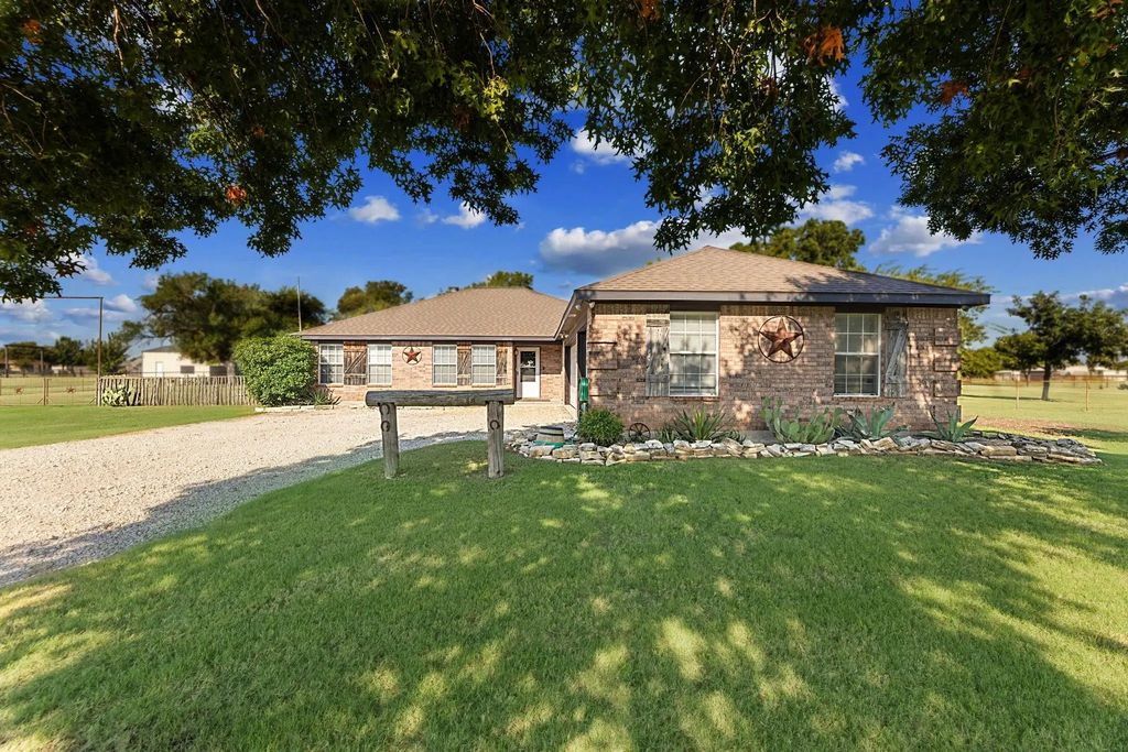 352 County Road 4841, Haslet