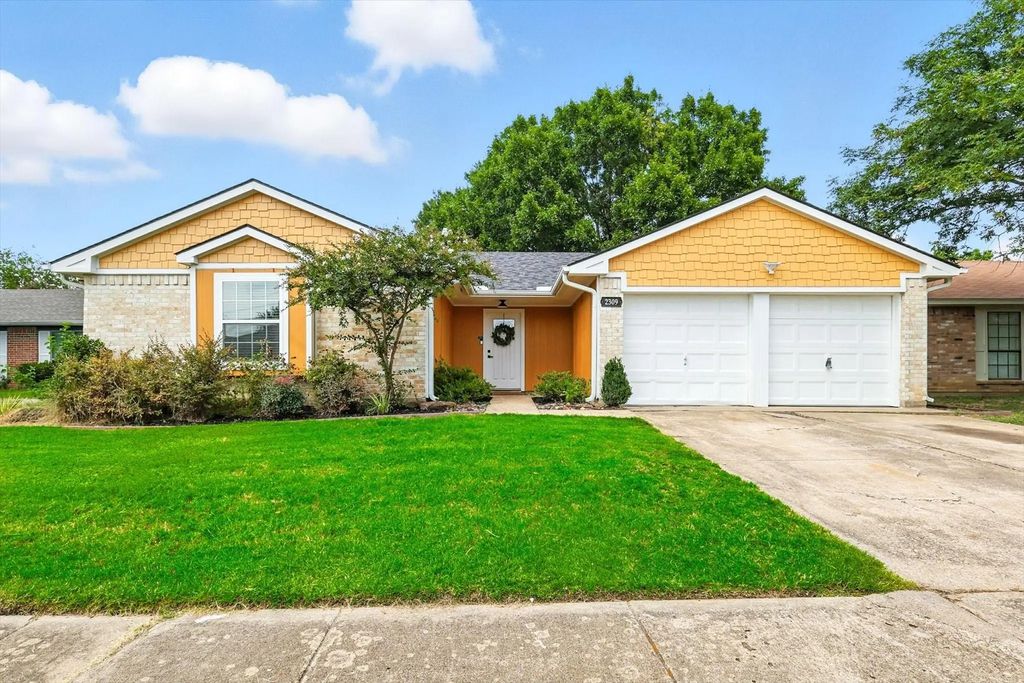 2309 Stillmeadow Drive, Arlington