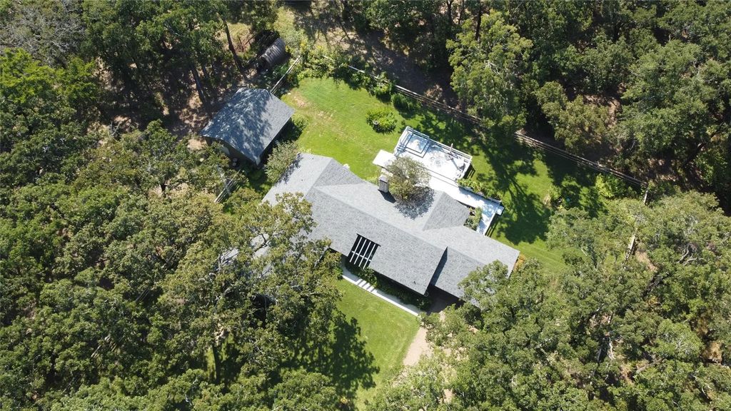 3102 County Road 3115, Greenville