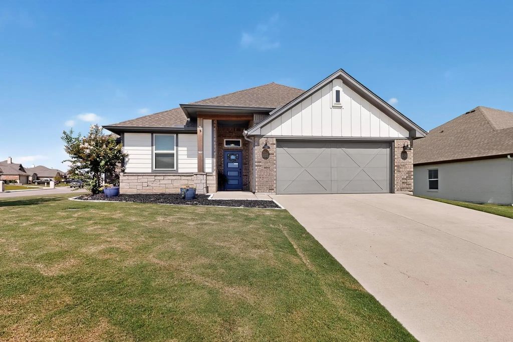 204 Nolan River Run, Godley
