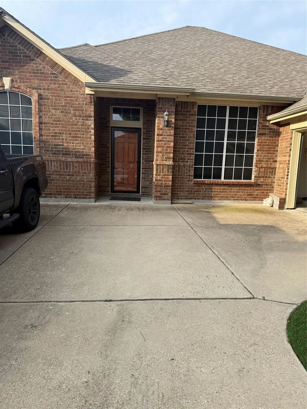 1027 Fair Oaks Drive, Grand Prairie
