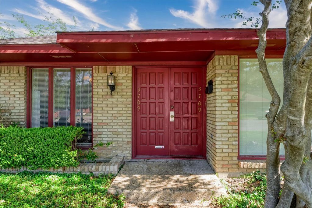 3709 Weeburn Drive, Dallas