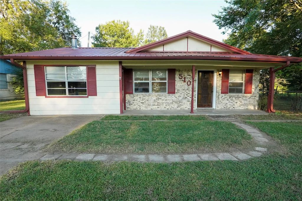 510 Sunset Street, Blossom