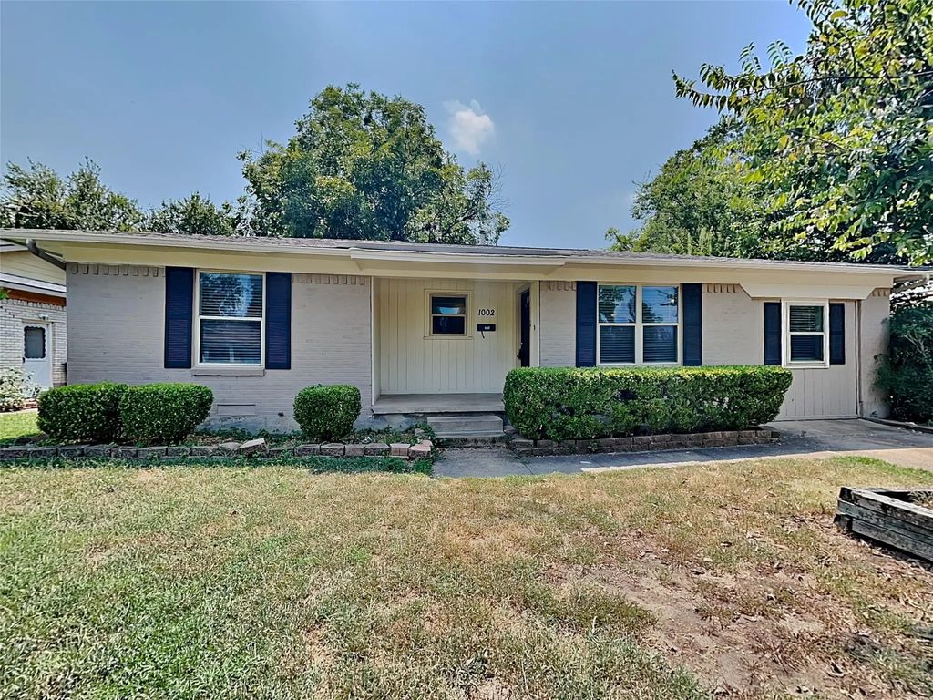 1002 Noble Avenue, Carrollton