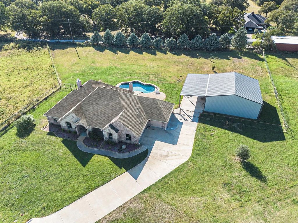 112 Bruce Crandall Court, Weatherford