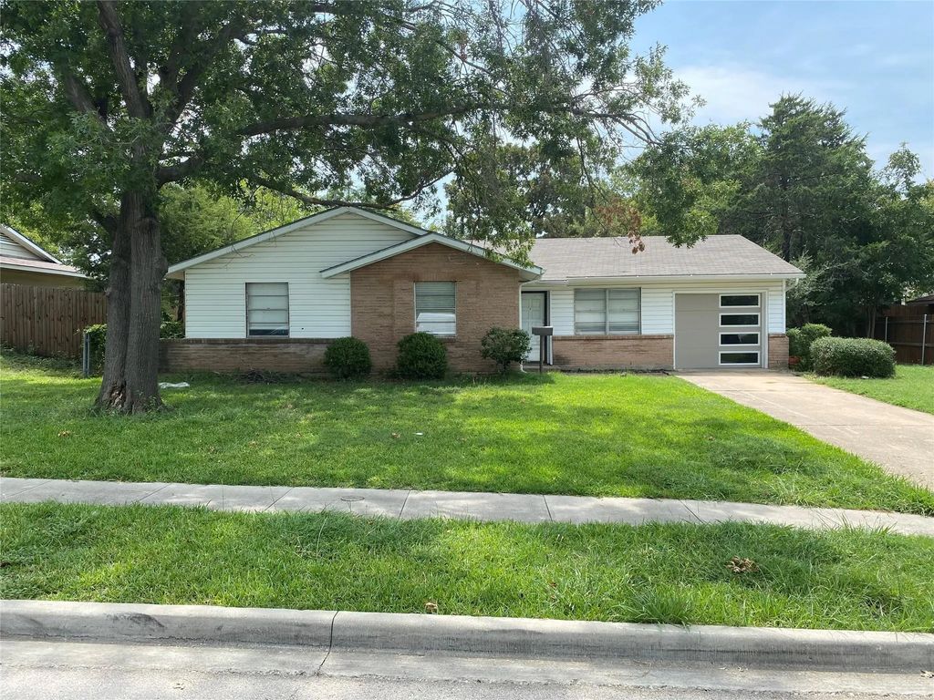 2942 Candlewick Lane, Farmers Branch
