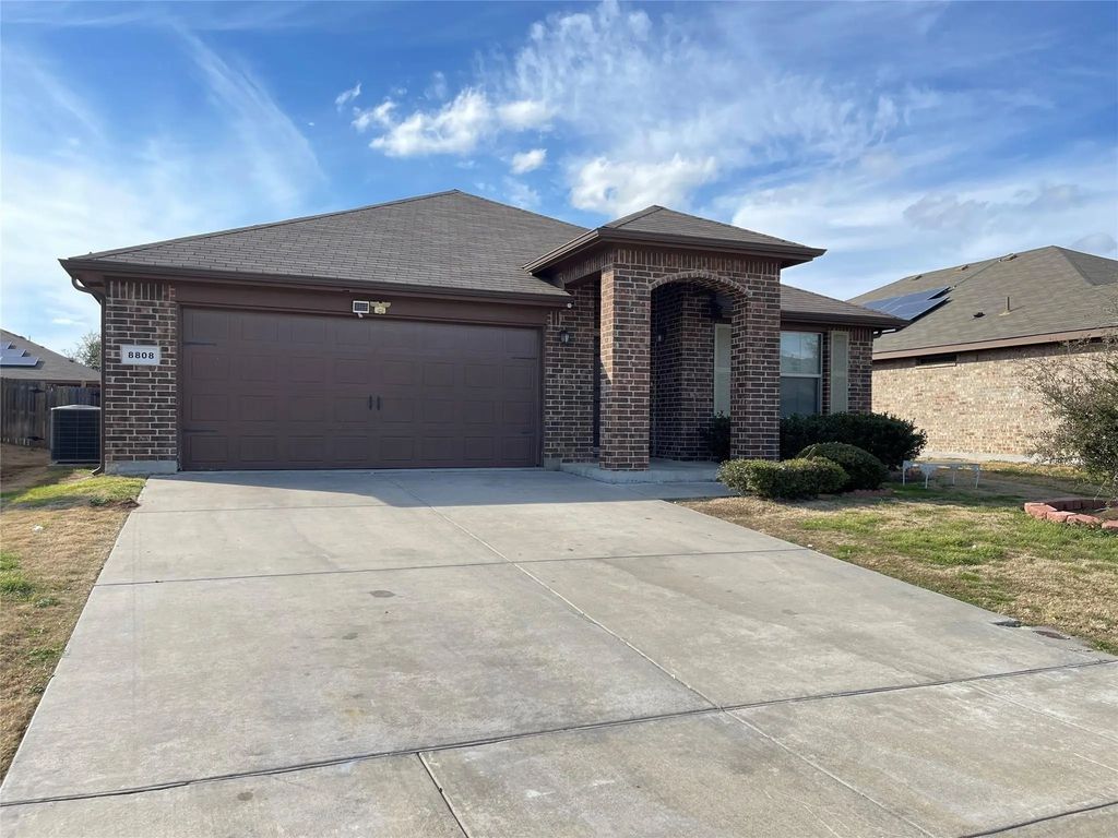 8808 Guard Hill Drive, Fort Worth