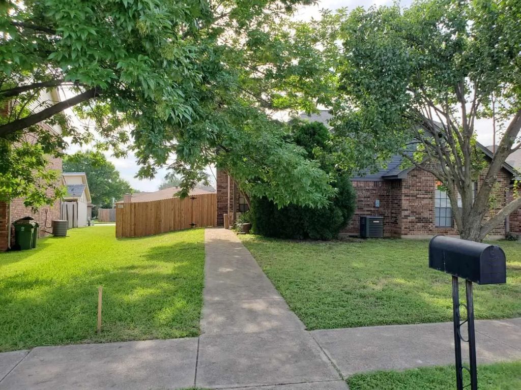 2813 Shady Grove Drive, Bedford