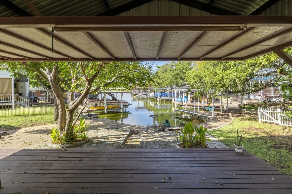 609 Brazos Harbor Circle, Granbury