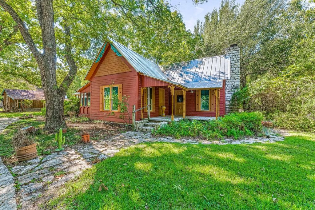 450 County Road 172, Bluff Dale