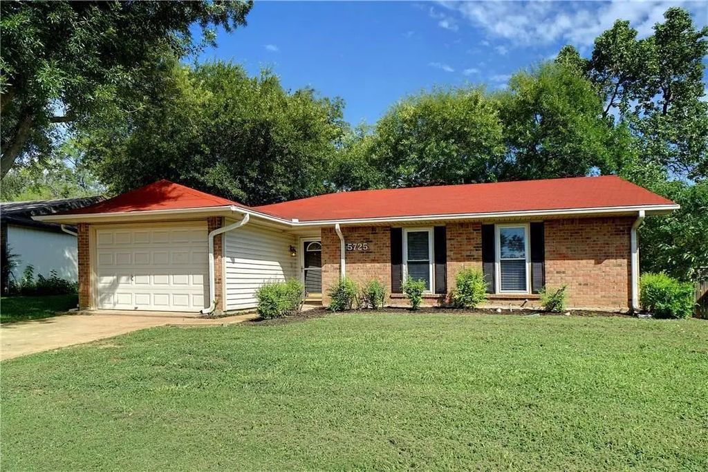 5725 Macrae Street, Haltom City