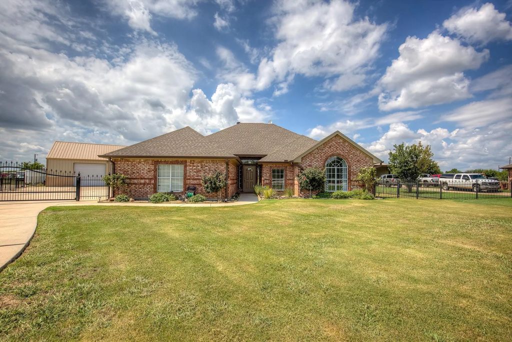 262 Saddlebrook Court, Rhome