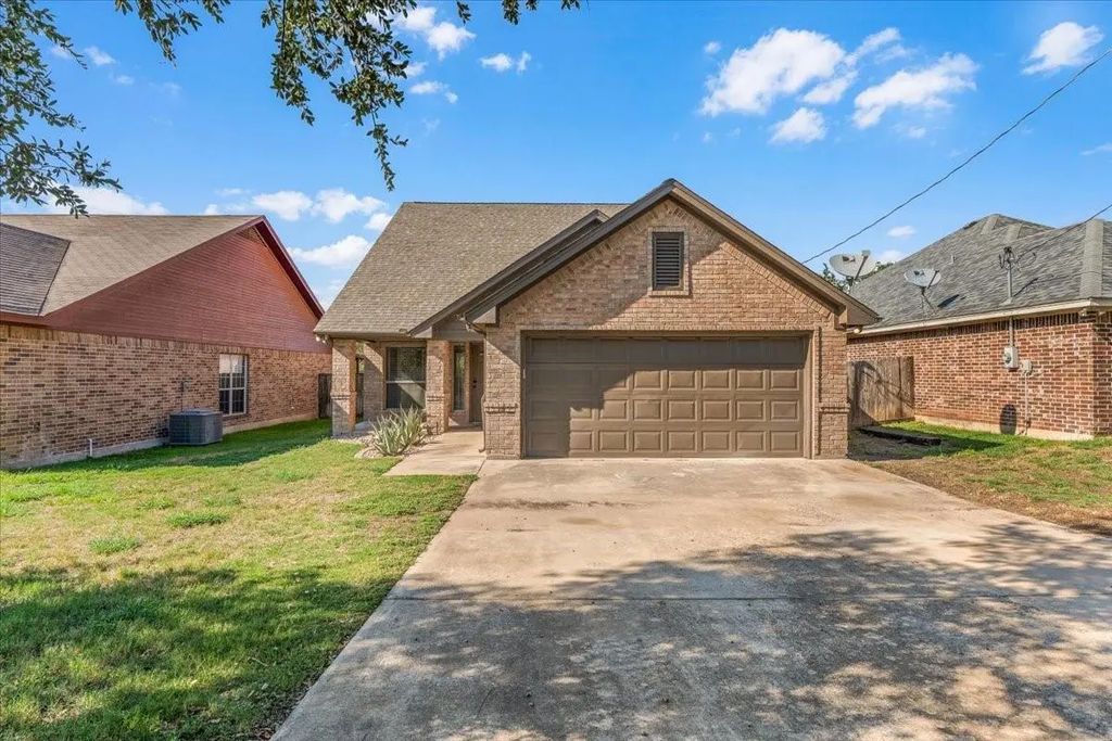 1012 Keechi Street, Weatherford
