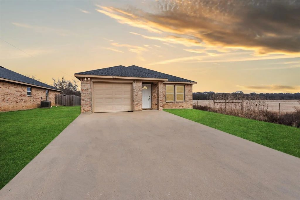 309 E 2nd Street, Maypearl