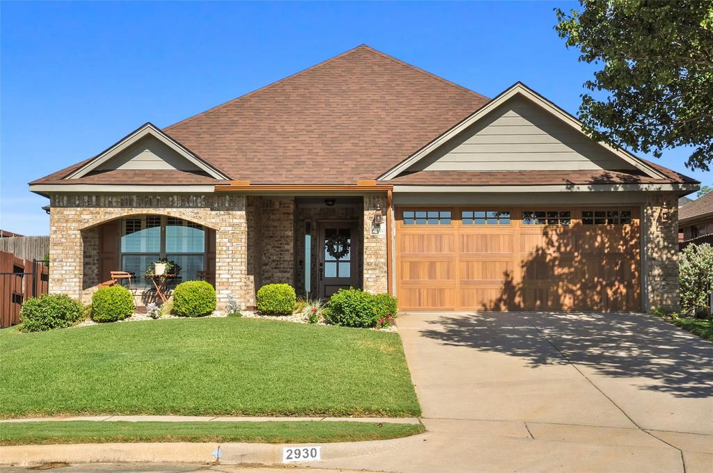 2930 Greenway Drive, Burleson