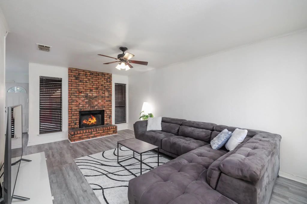 2405 Long Ridge Lane, Arlington