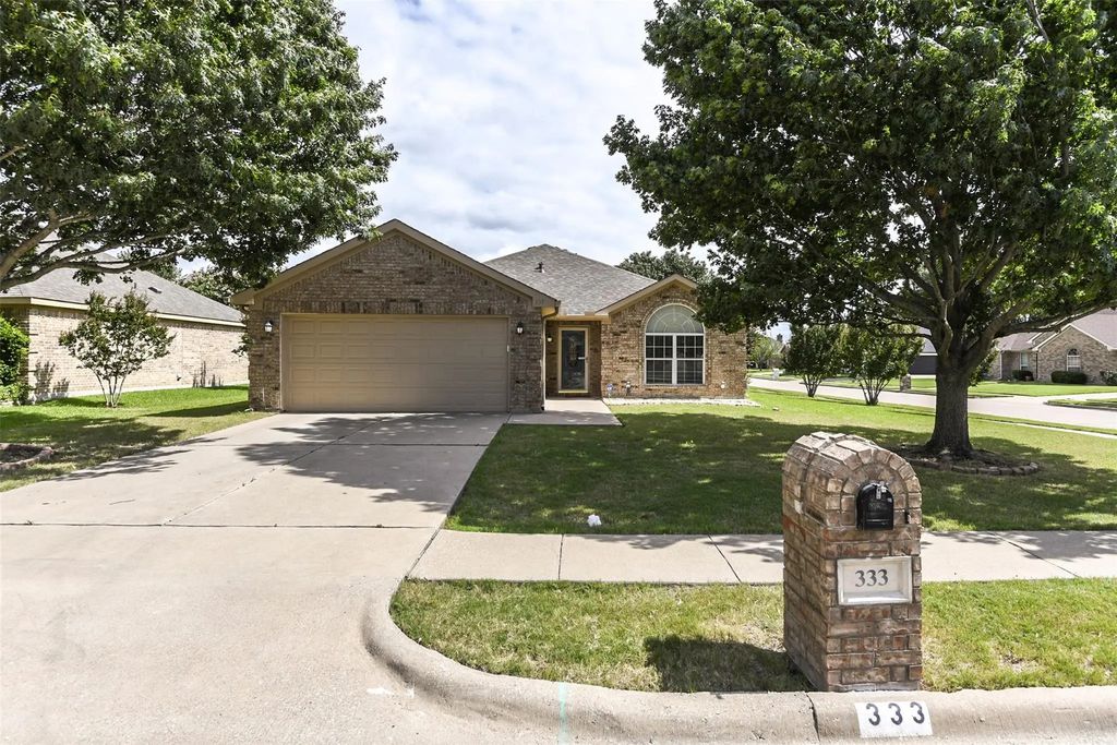 333 Hacienda Drive, Waxahachie