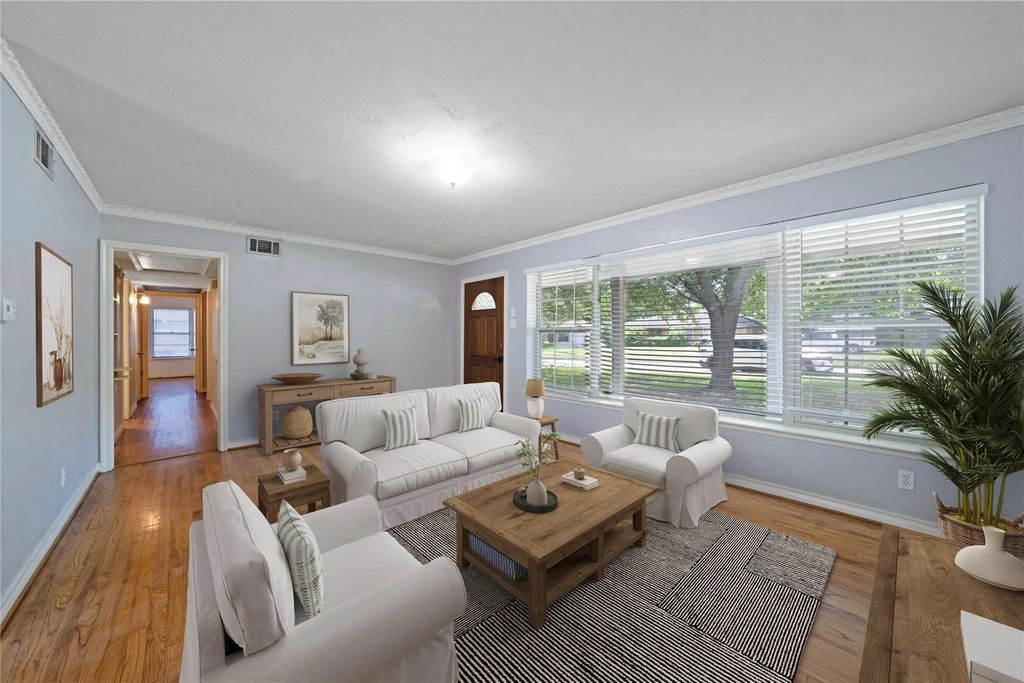 302 Easton Road, Dallas