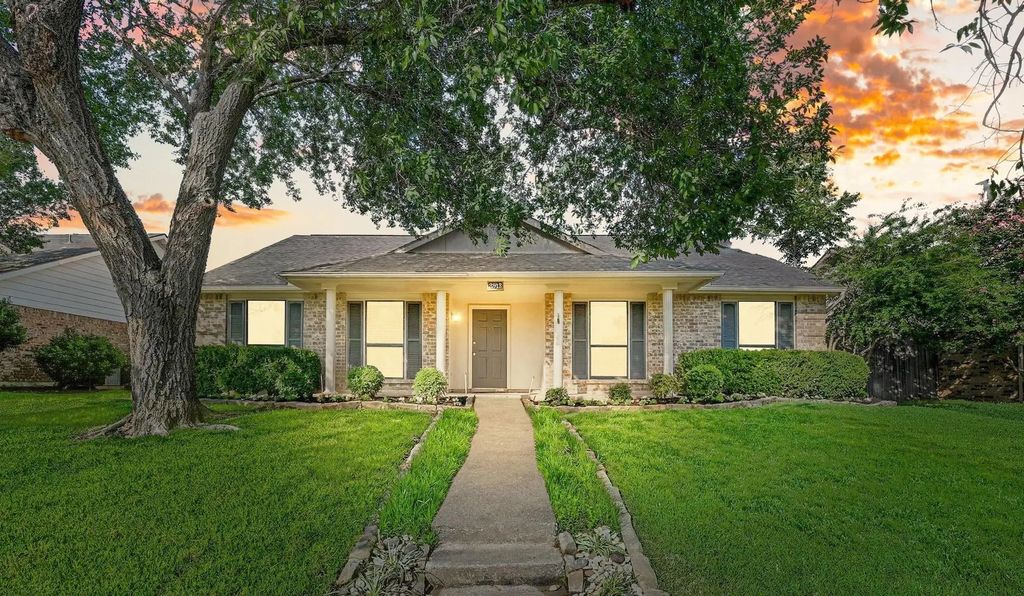 3913 Commonwealth Drive, Flower Mound