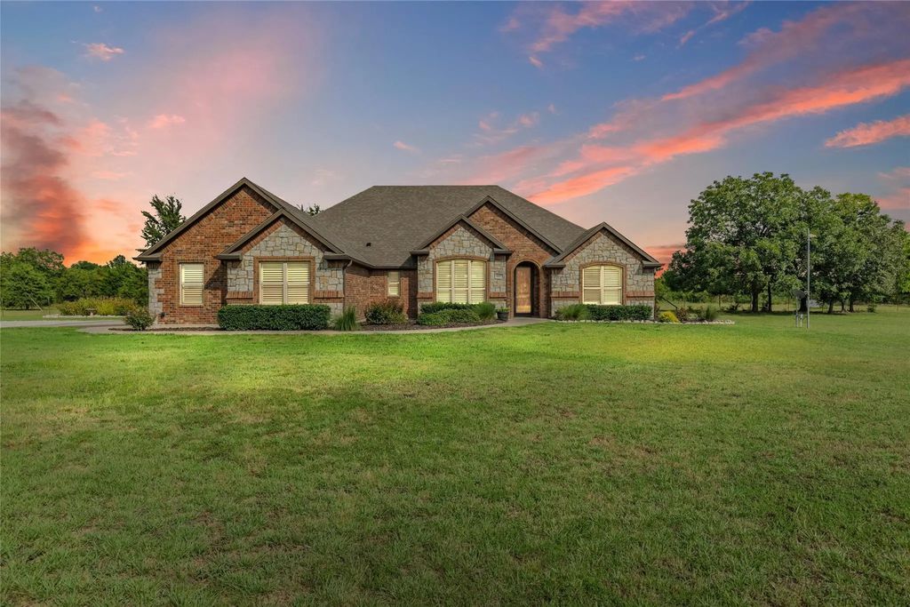 4407 County Road 1033, Celeste