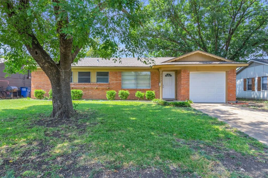 2311 Arcady Lane, Lancaster
