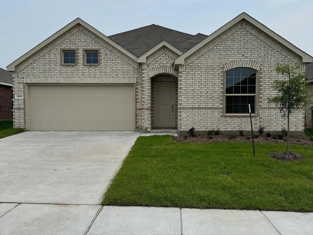 1820 Lotus Street, Royse City