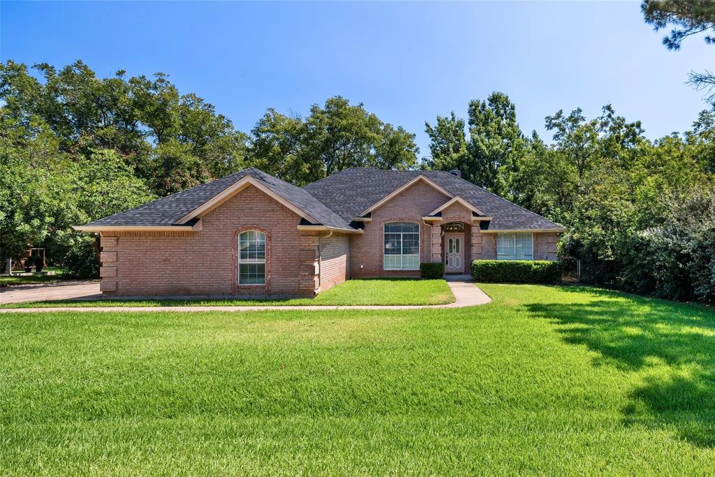 8911 Magnolia Vale Drive, Granbury