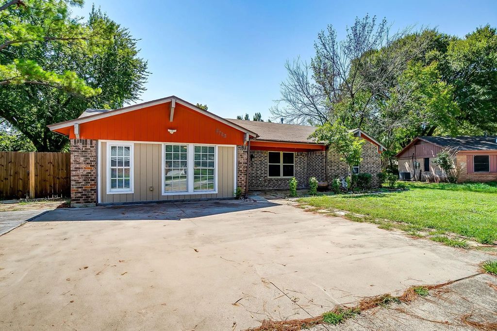 2728 Foxcroft Circle, Denton