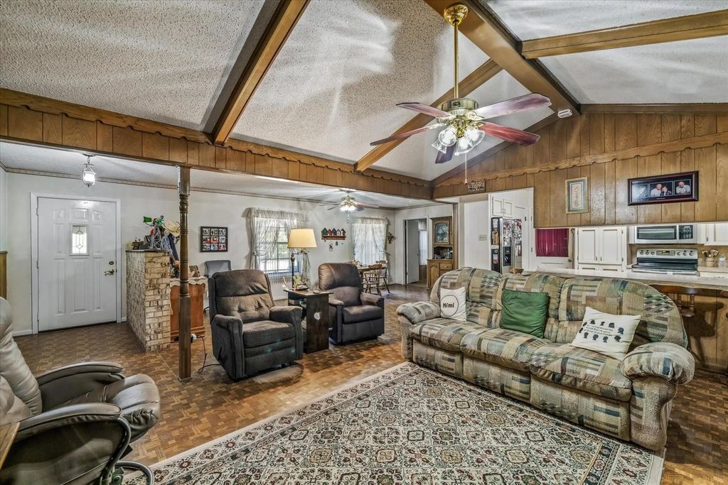 6923 Fm 1504, Edgewood