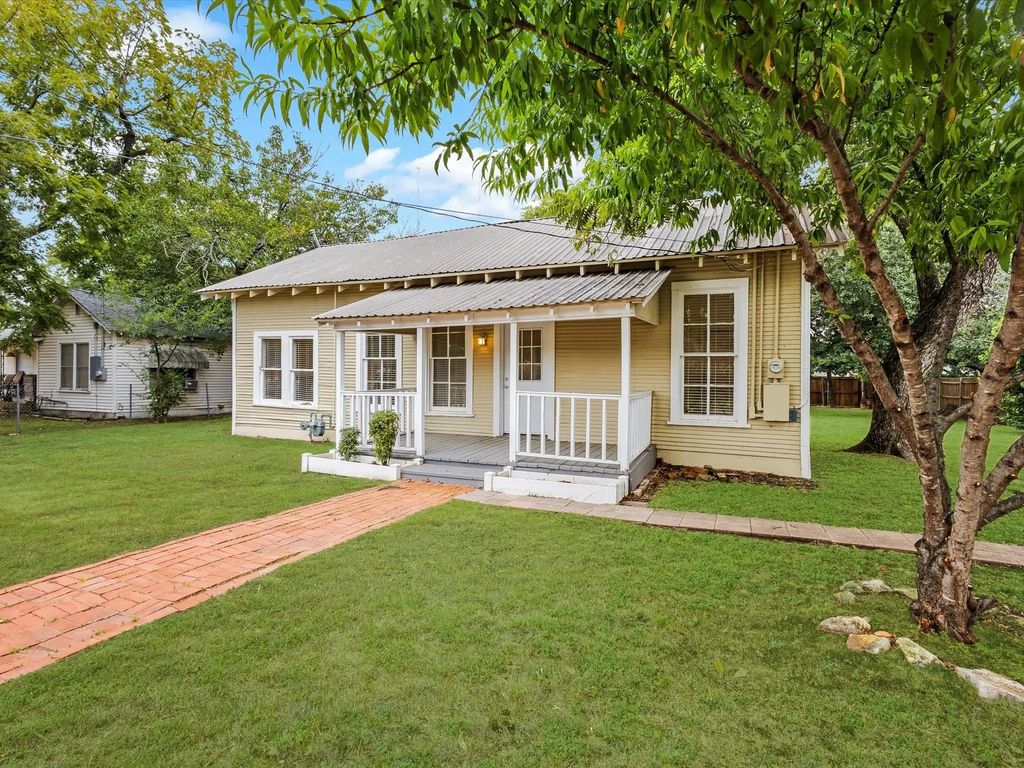 126 N Potter Street, Cedar Hill