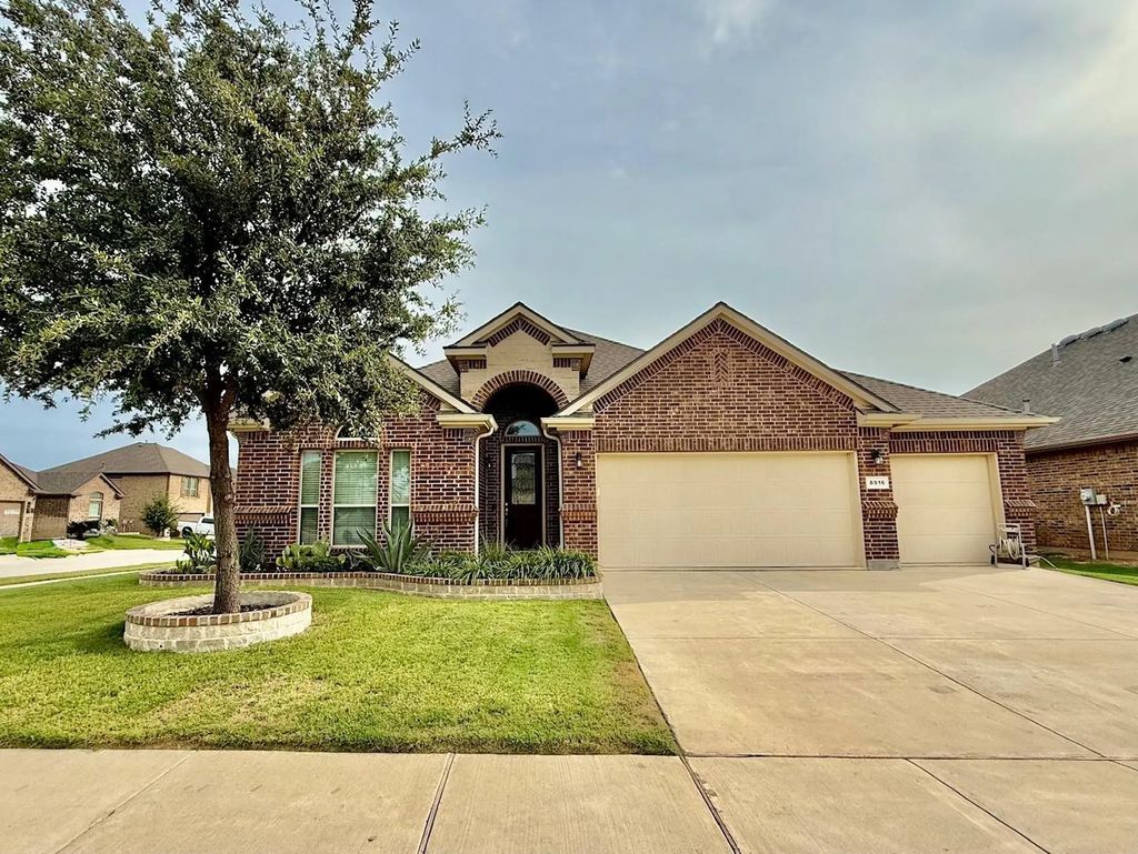 8916 Copper Crossing Drive, Fort Worth