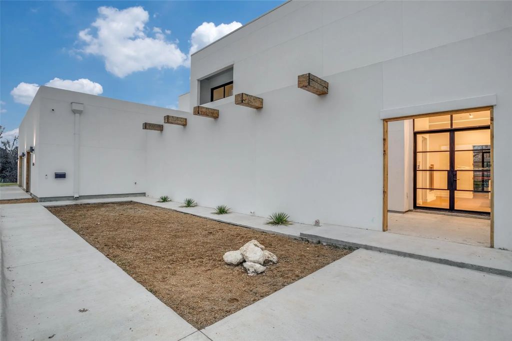 823 W Danieldale Road, Duncanville