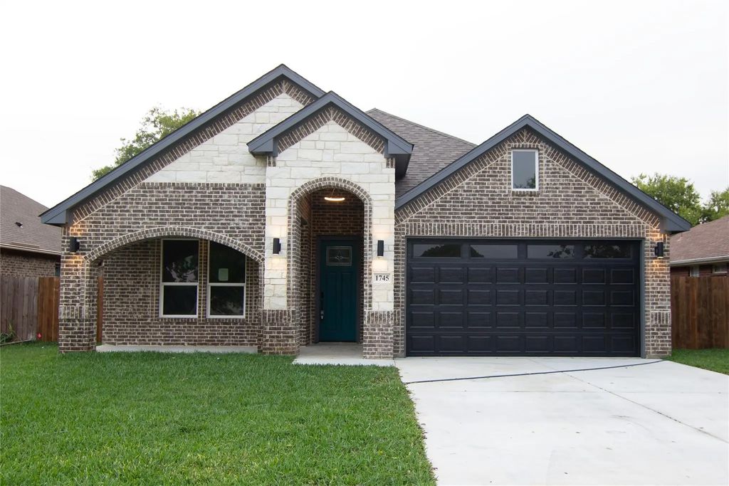 1745 Avenue C, Grand Prairie