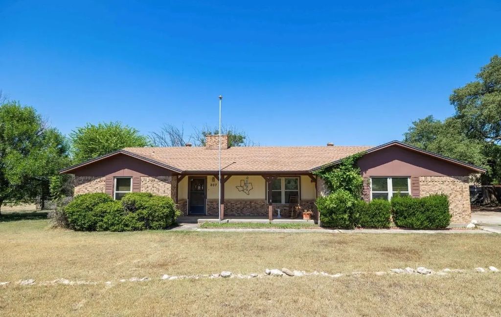 207 Lori Lane, Brownwood