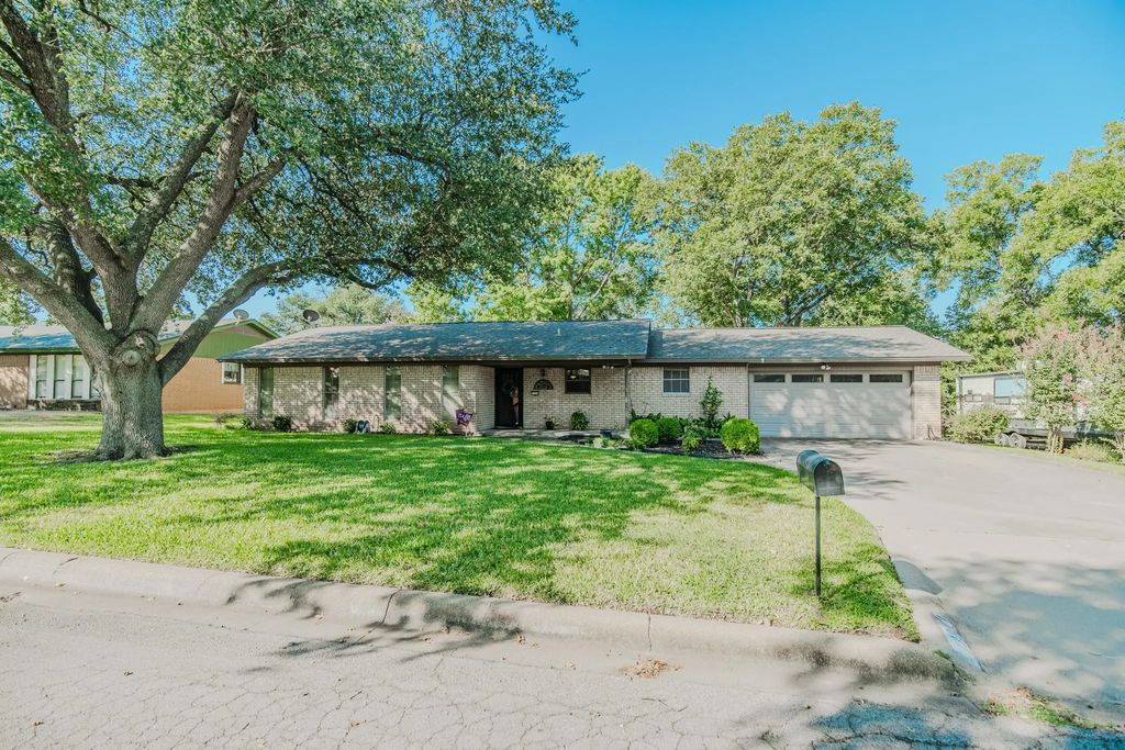 1320 Magnolia, Stephenville
