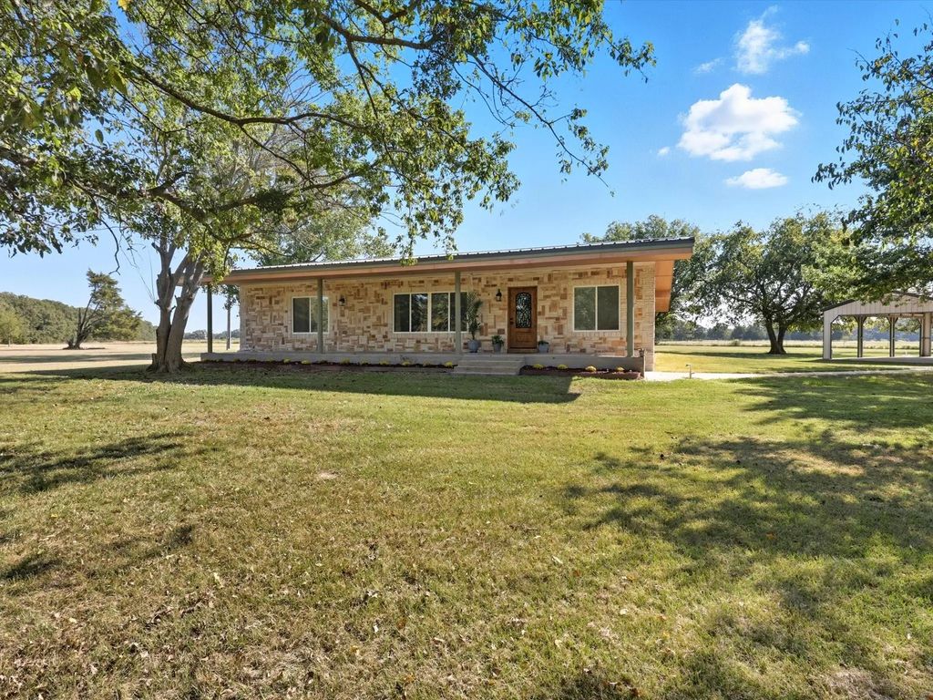 7152 County Road 276, Terrell