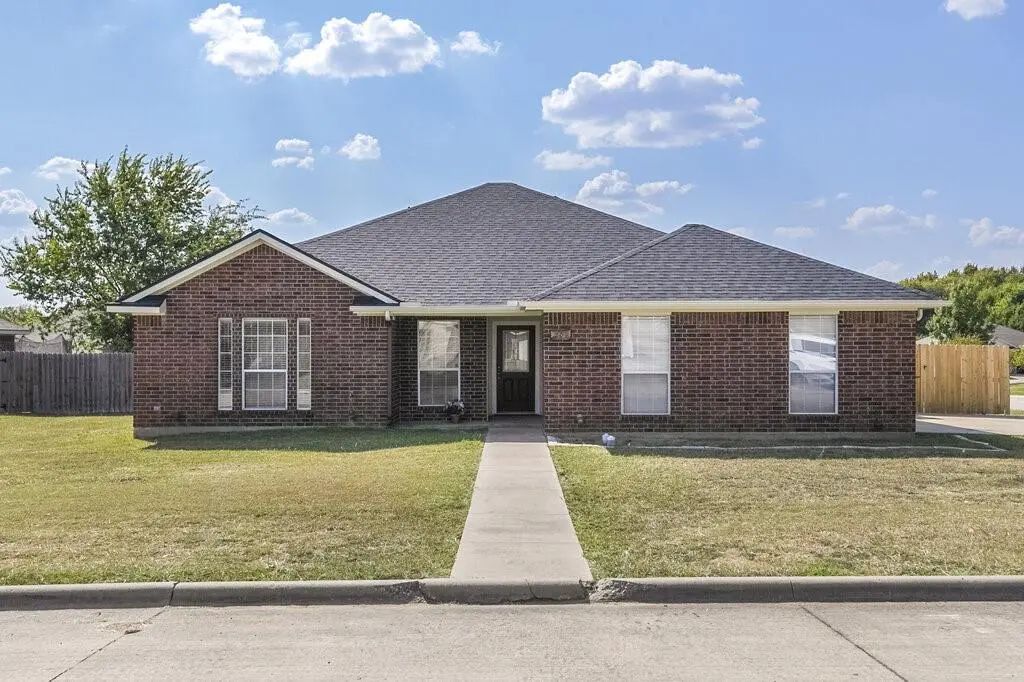 201 Seminole Trail, Alvarado