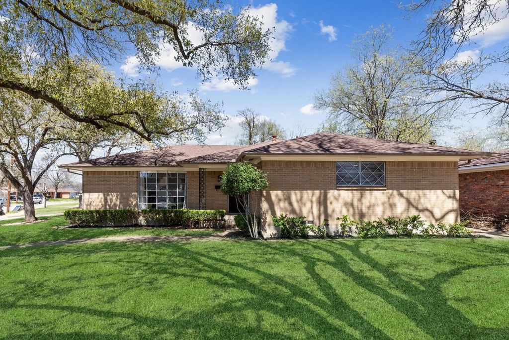 1716 Greendale Drive, Dallas