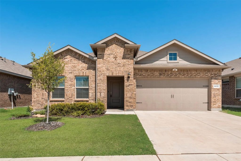 8412 High Hill Drive, Fort Worth