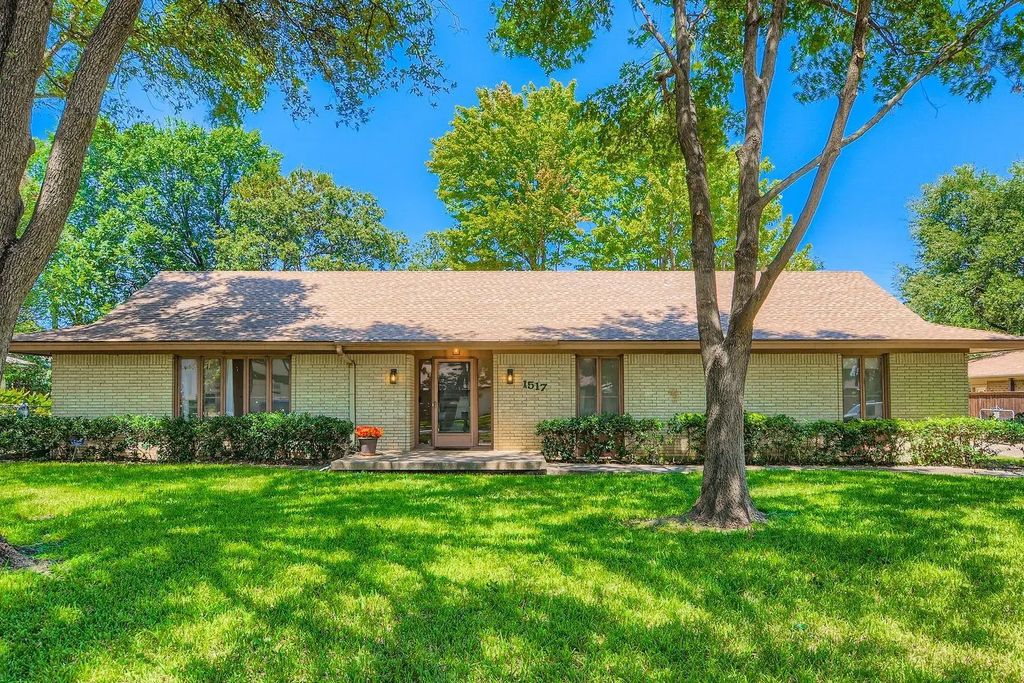 1517 Daywood Lane, Irving