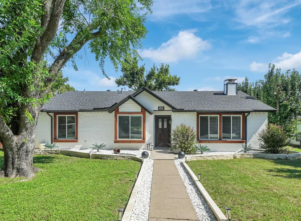 1015 E Peters Colony Road, Carrollton