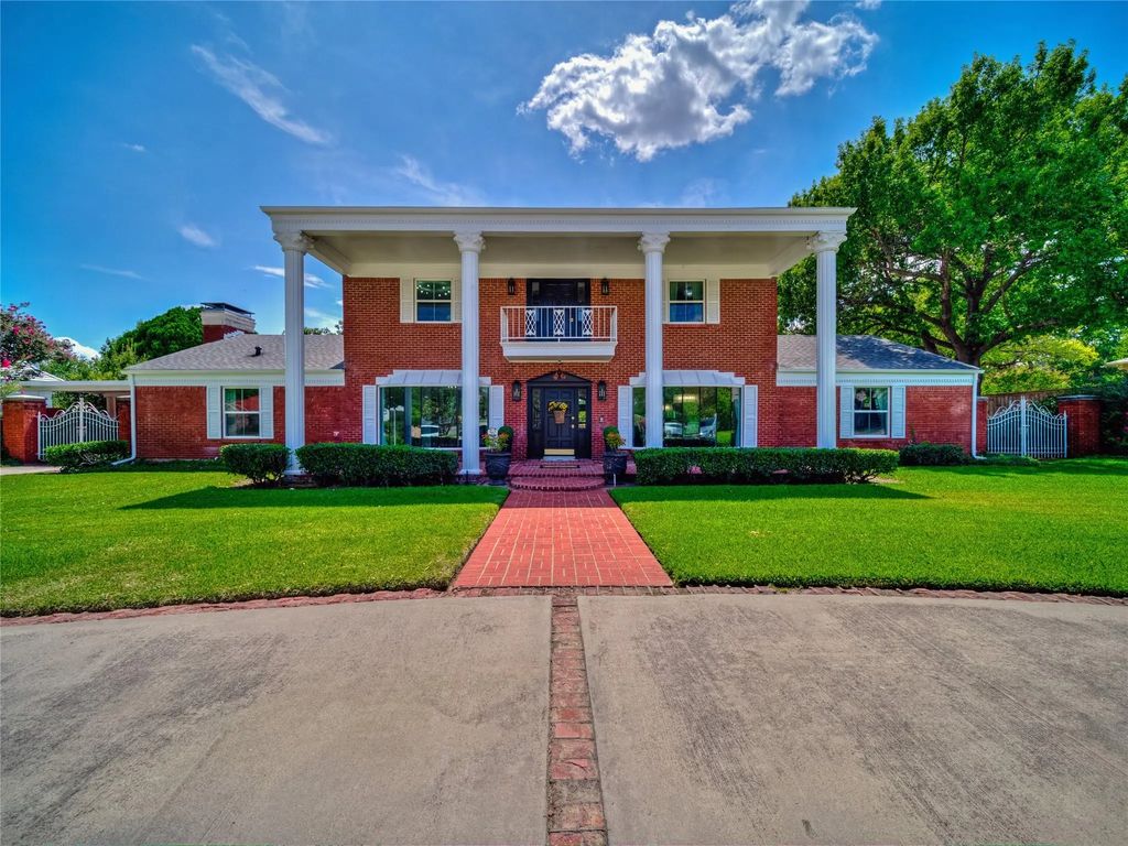 210 E Northgate Drive, Irving