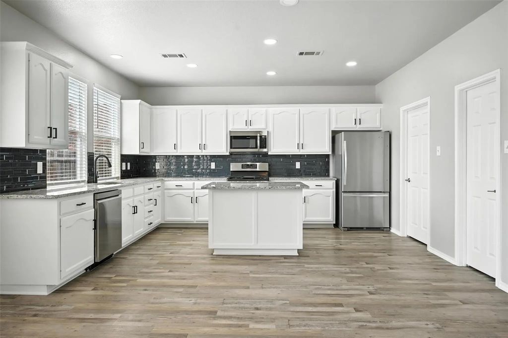 6337 Mystic Falls Drive, Fort Worth