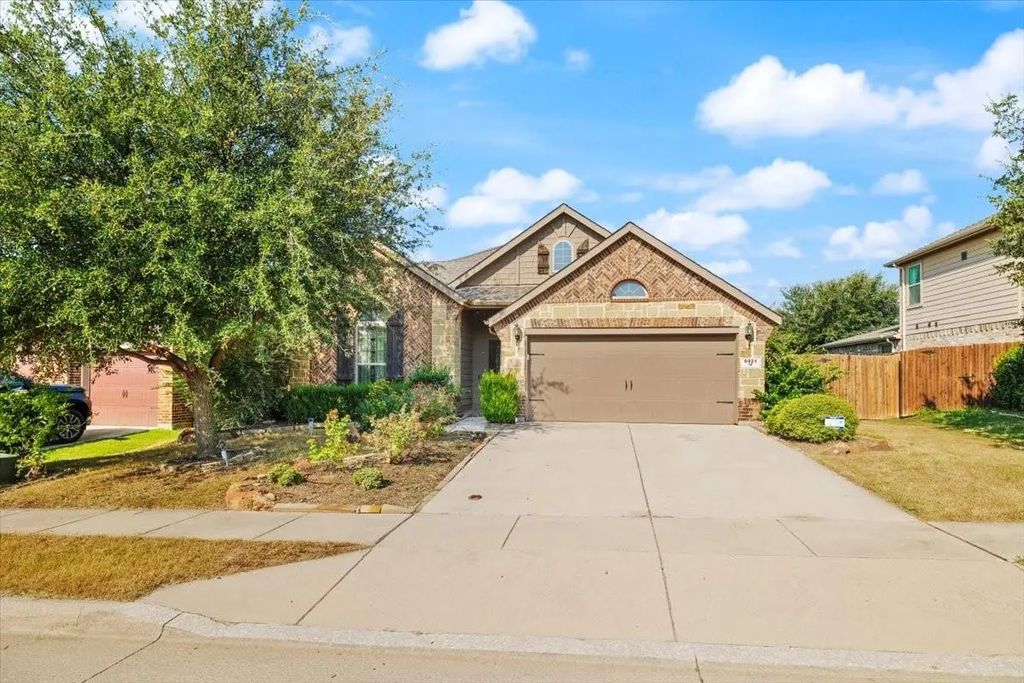 9921 Chrysalis Drive, Fort Worth