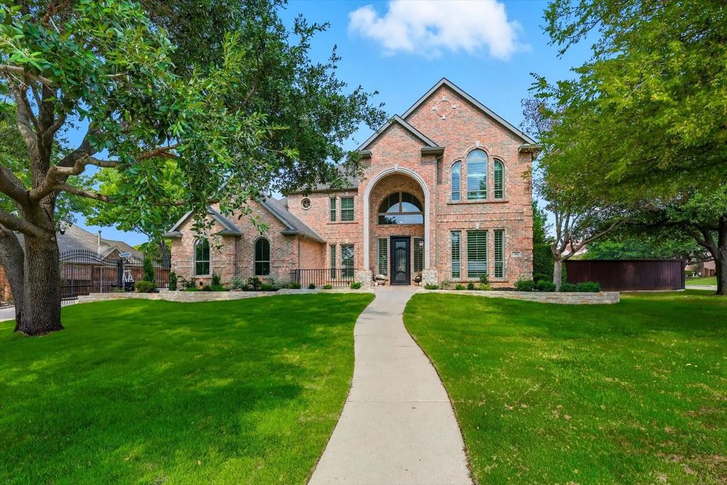 310 Lakeside Court, Southlake