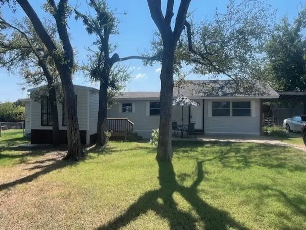 1931 Hidden Valley Road, Granbury