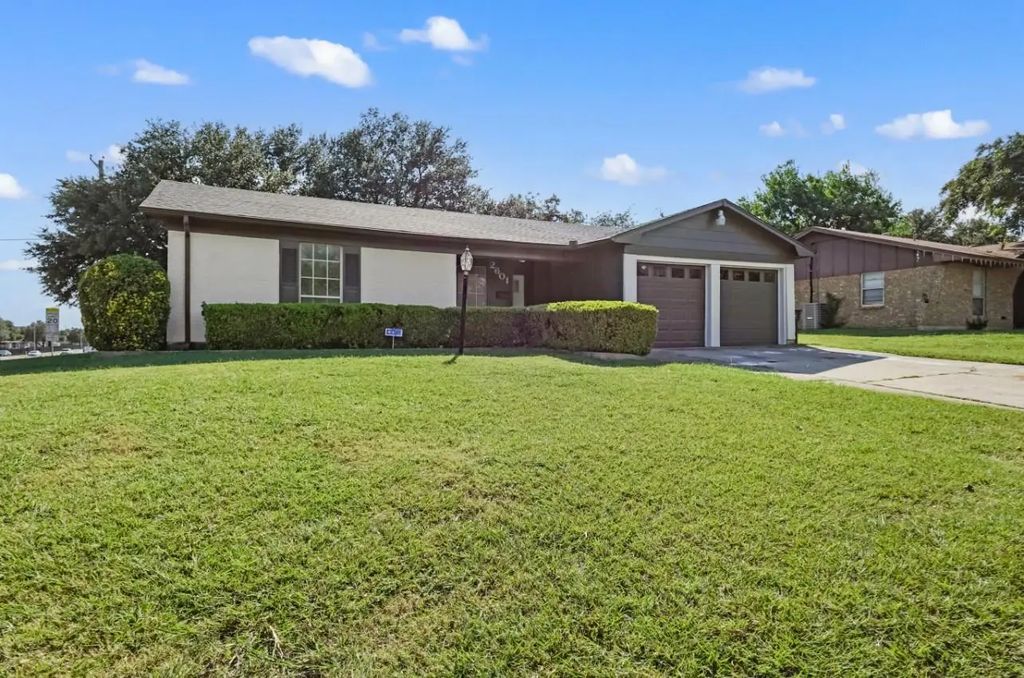 2601 Denbury Drive, Fort Worth