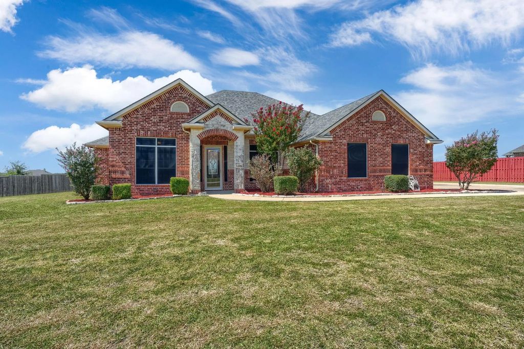 222 Westward Drive, Royse City