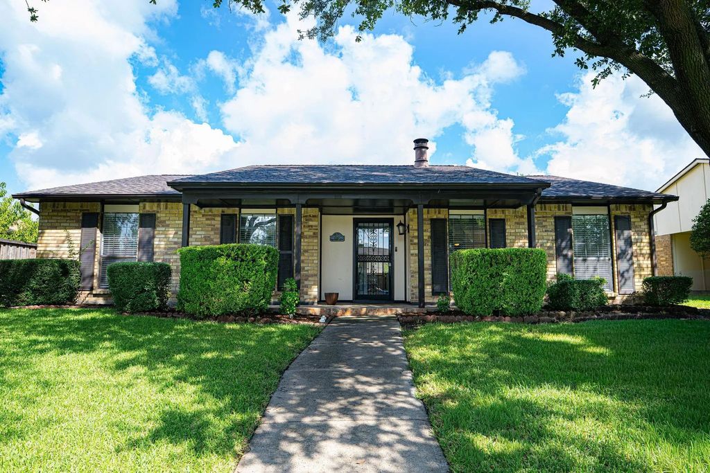 418 Woodhurst Drive, Coppell